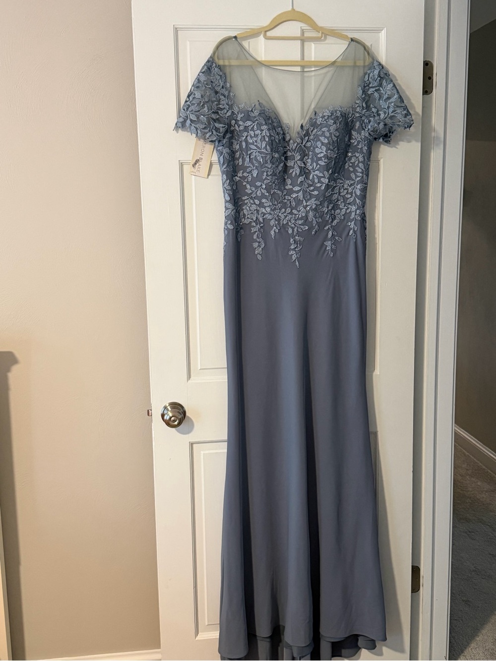Elegant Blue Lace Appliqué Evening Dress